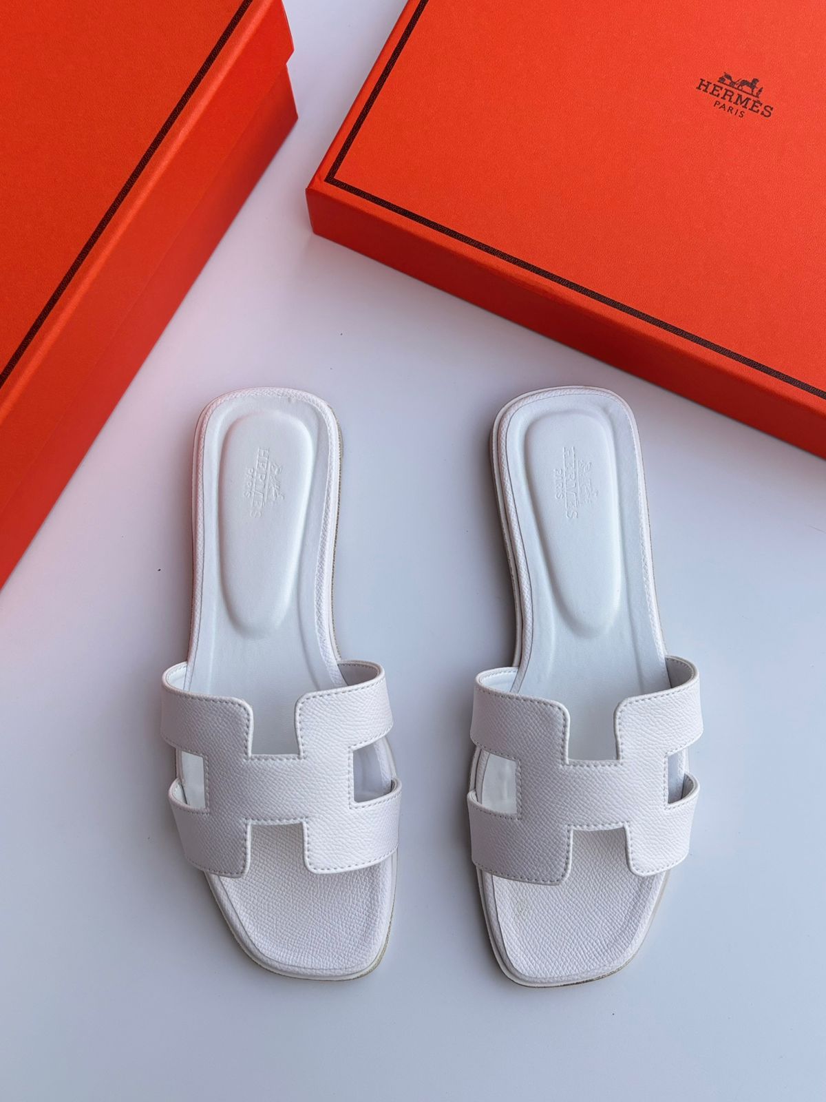 Hermès Oran Sandal (Blanc)