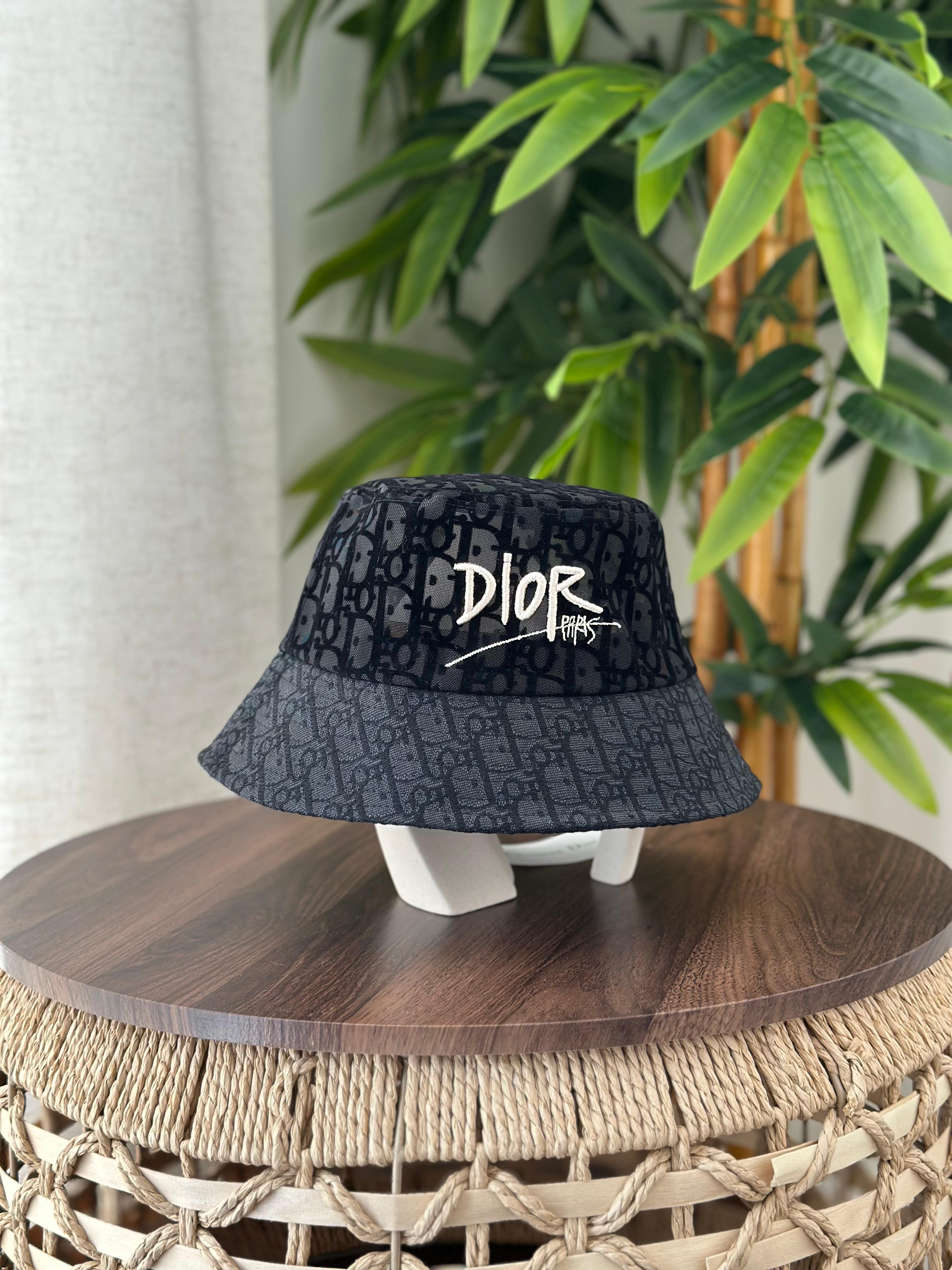 Christian Dior DiorOblique Bucket Hat with Script Embroidery (Black / Grey)