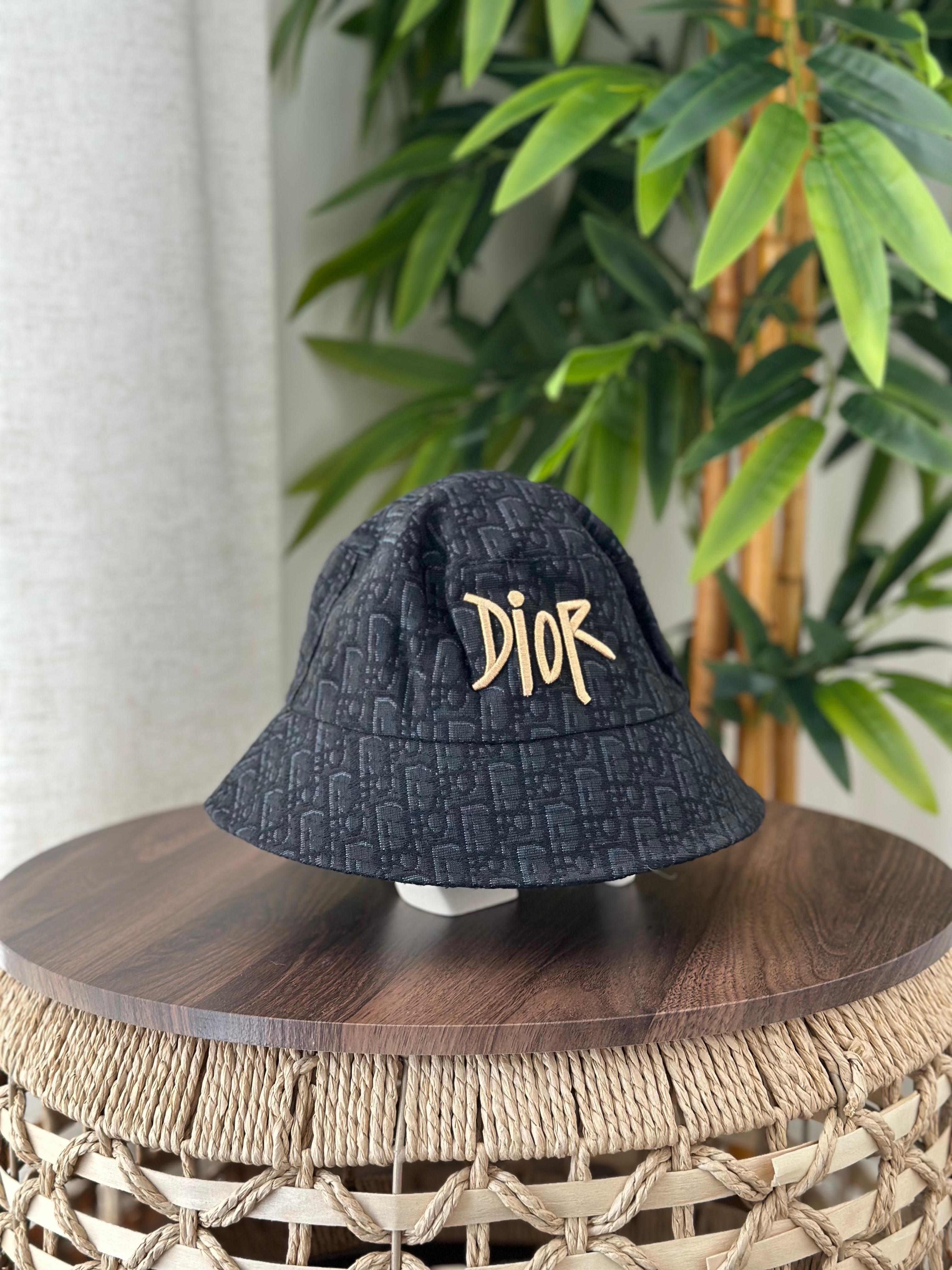 Christian Dior DiorOblique Bucket Hat with Logo Patch (Black / Gold)