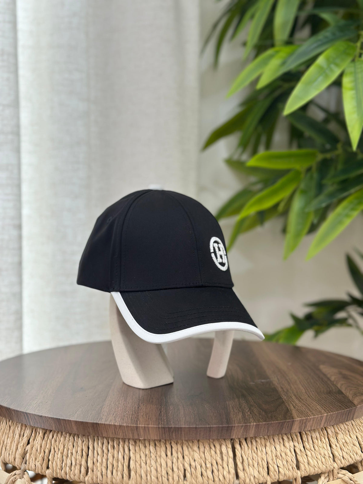 Hermès Miles "H Circle" Cap (Noir/Blanc)