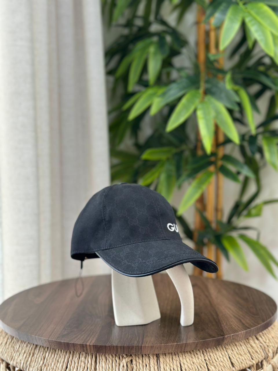 GG Canvas Baseball Hat with Gucci Logo (Black)