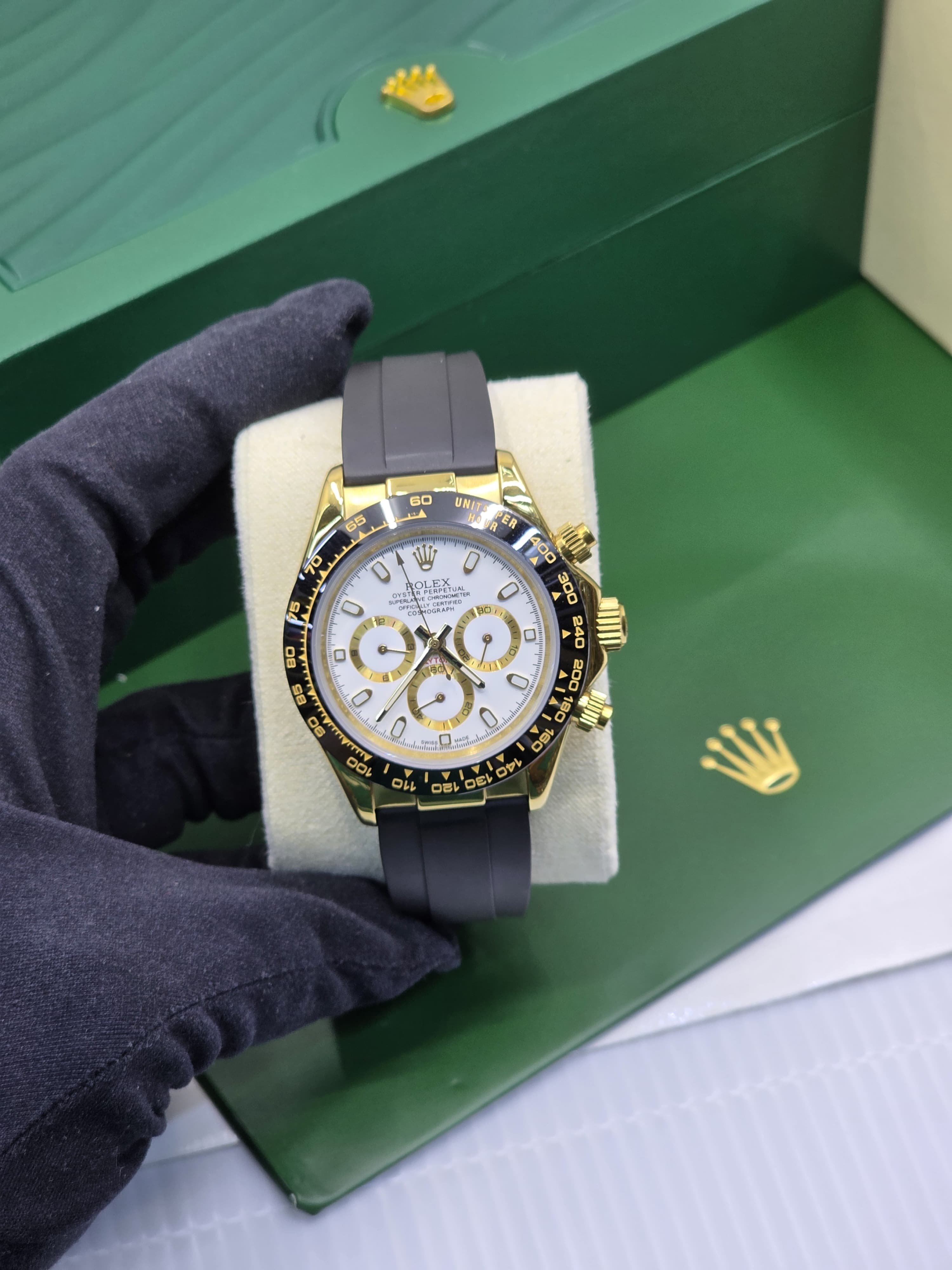 Rolex Cosmograph Daytona (Yellow Gold / White Dial / Oysterflex)