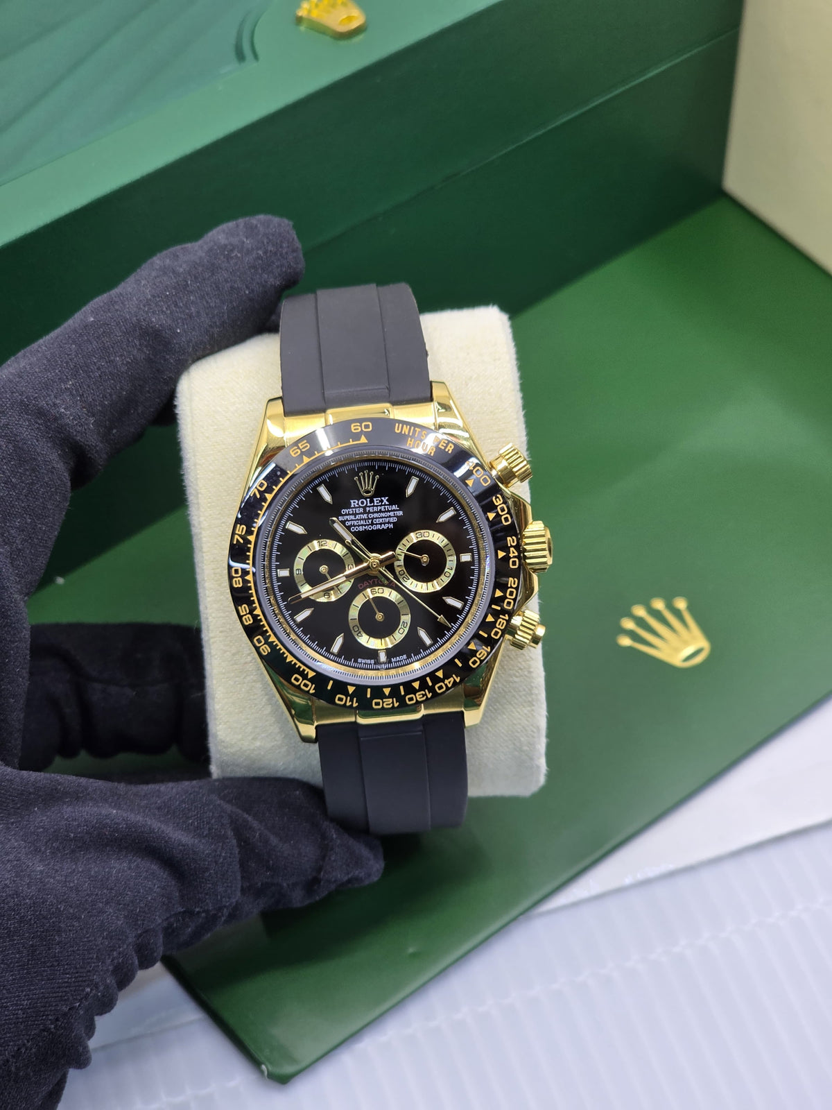 Rolex Cosmograph Daytona (Yellow Gold / Black Dial / Oysterflex)