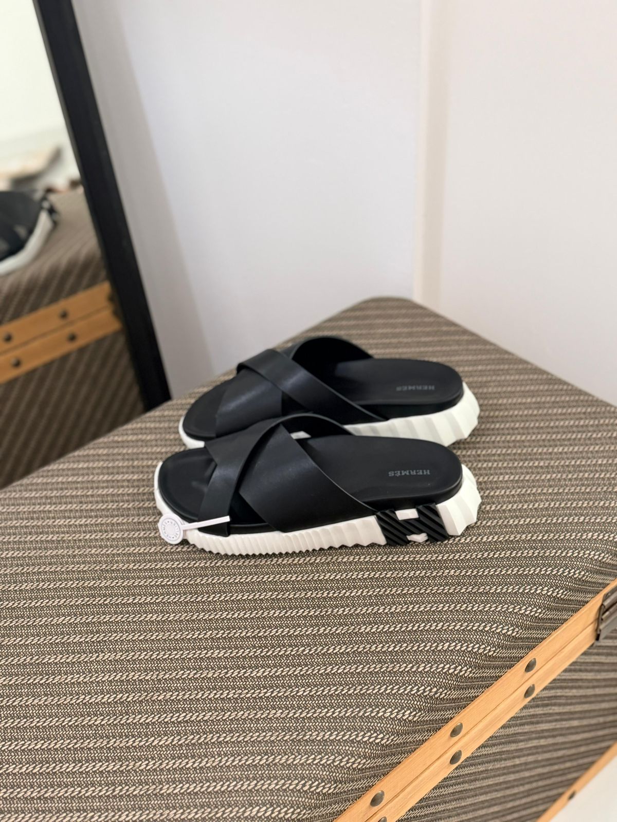 Hermès Electro Sandal (Noir / Blanc)