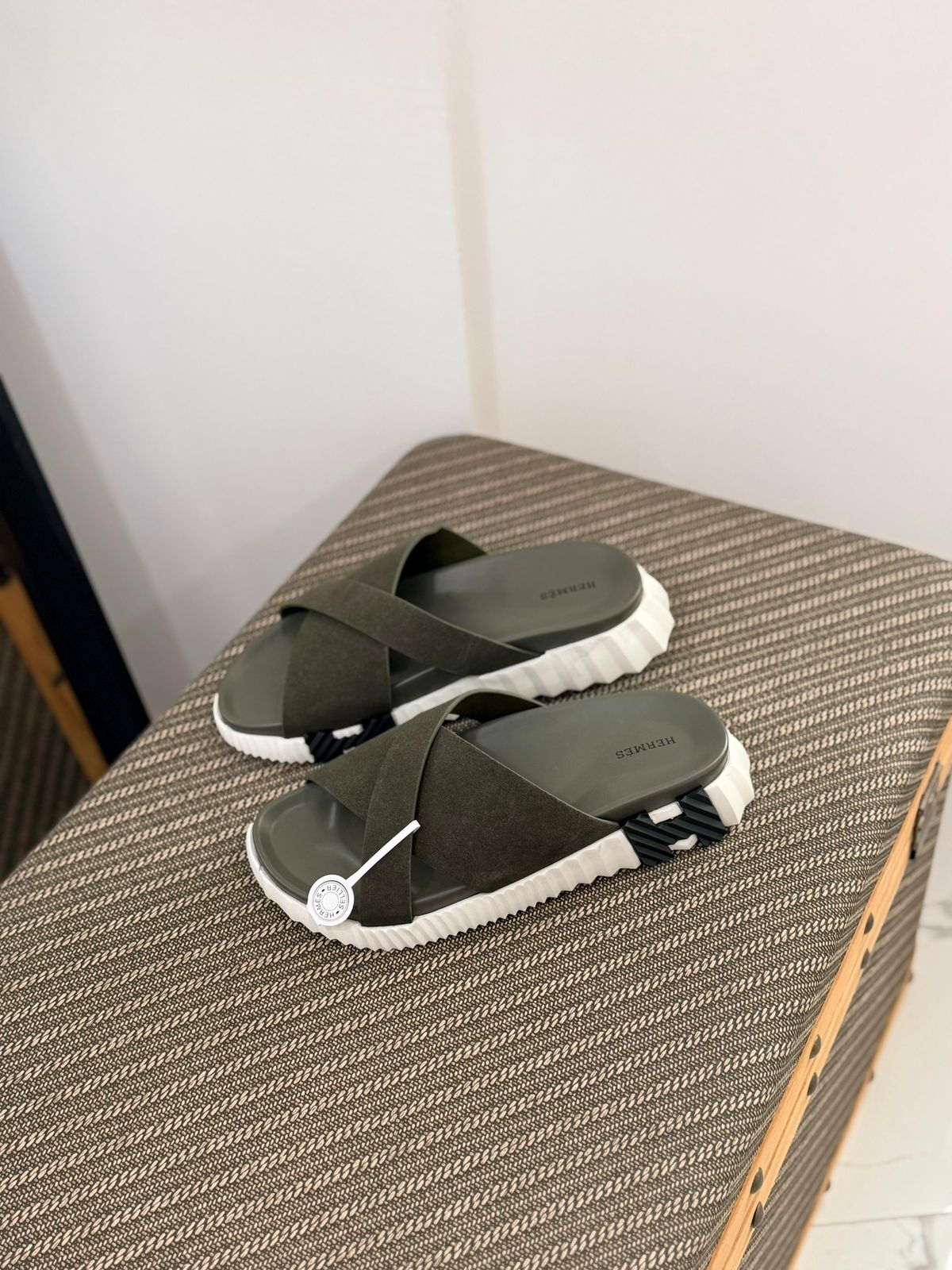 Hermès Electro Sandal (Kaki / Blanc)