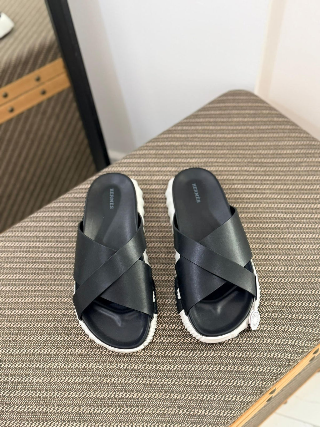 Hermès Electro Sandal (Noir / Blanc)