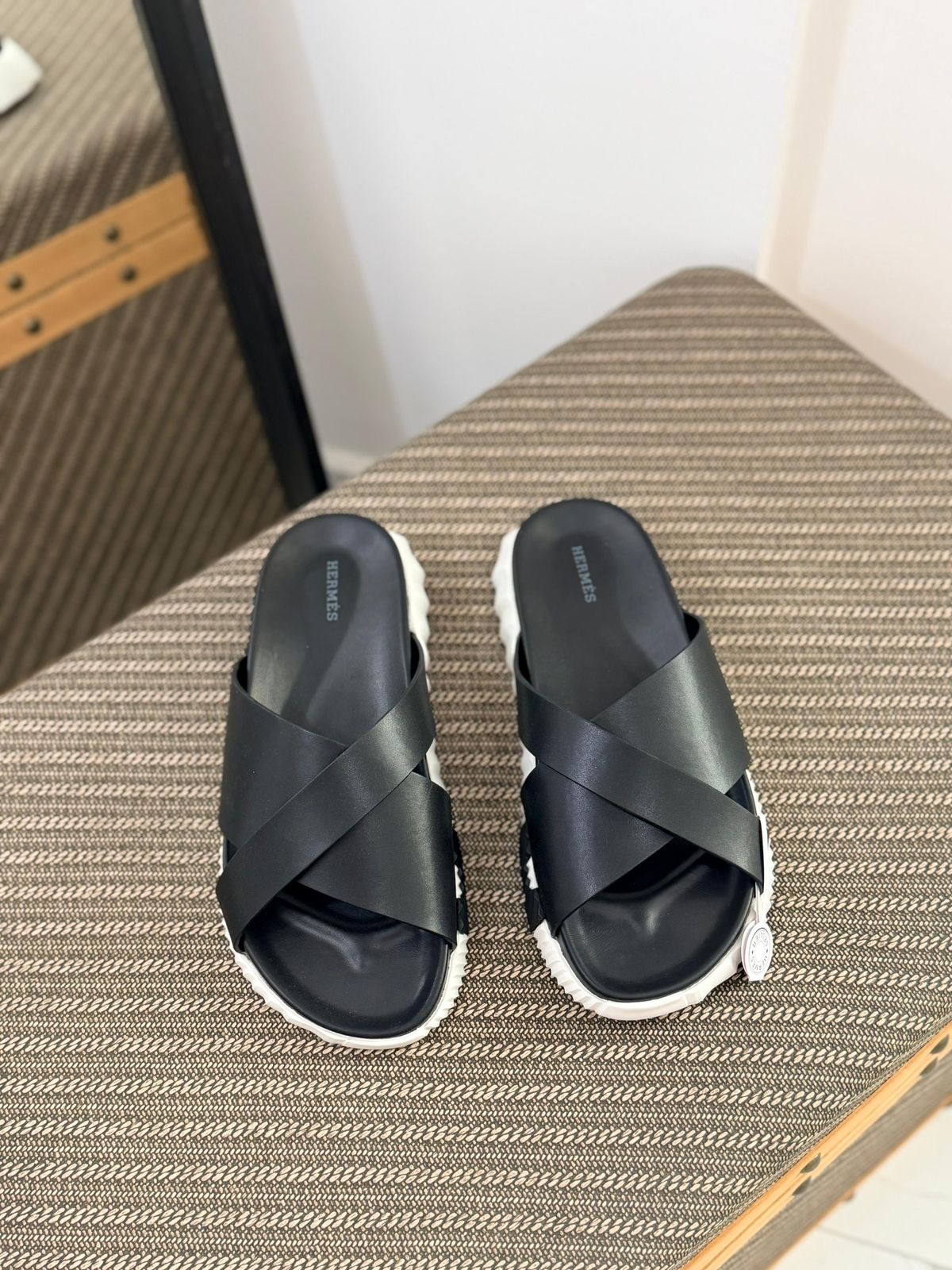 Hermès Electro Sandal (Noir / Blanc)