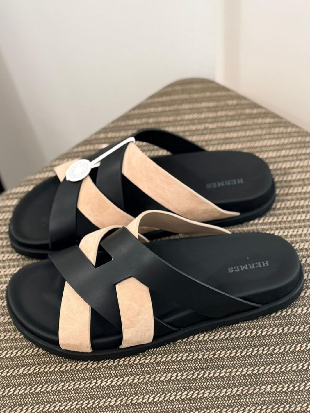 Hermès Éric Sandal (Noir / Beige)