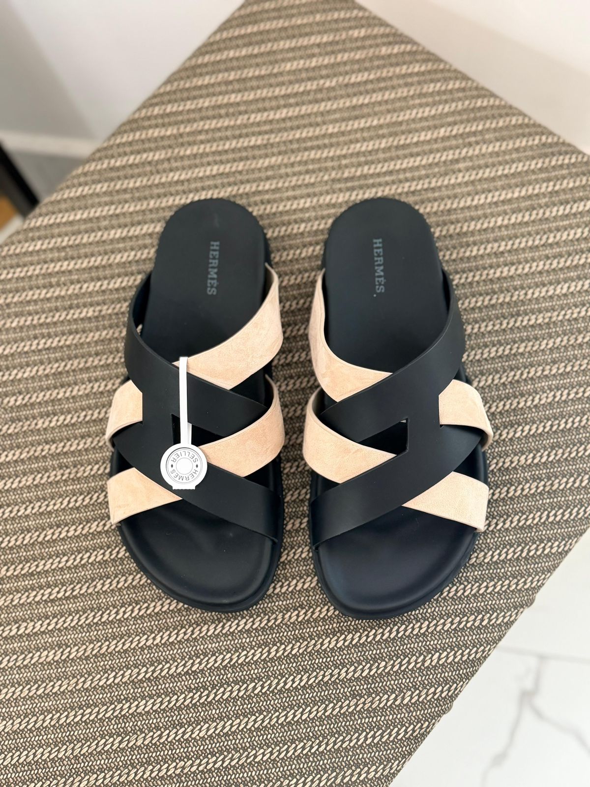 Hermès Éric Sandal (Noir / Beige)