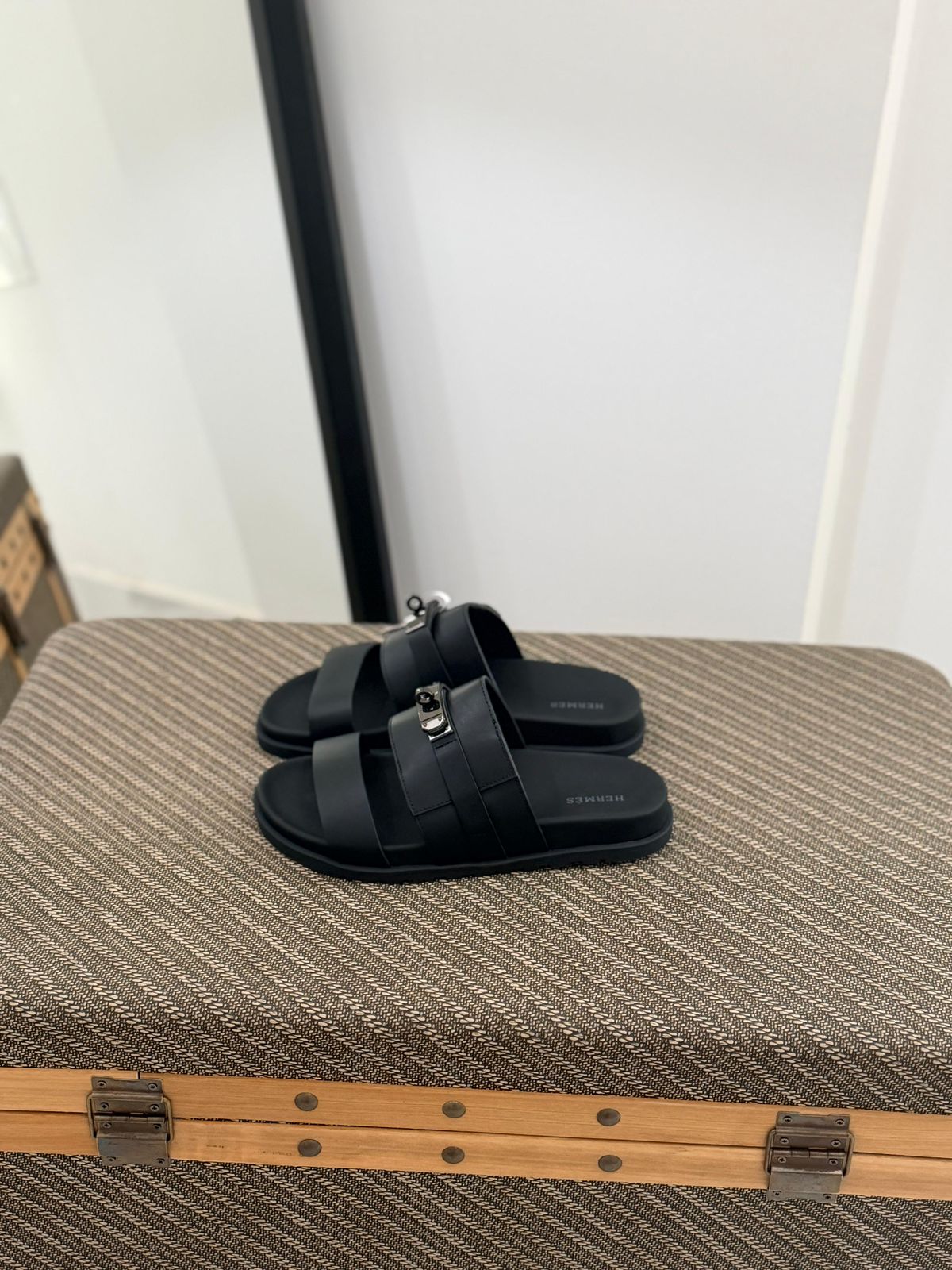 Hermès Empire Sandal (Noir / Black)