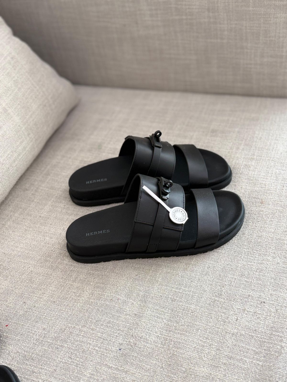 Hermès Chypre Sandal (Noir / Black)