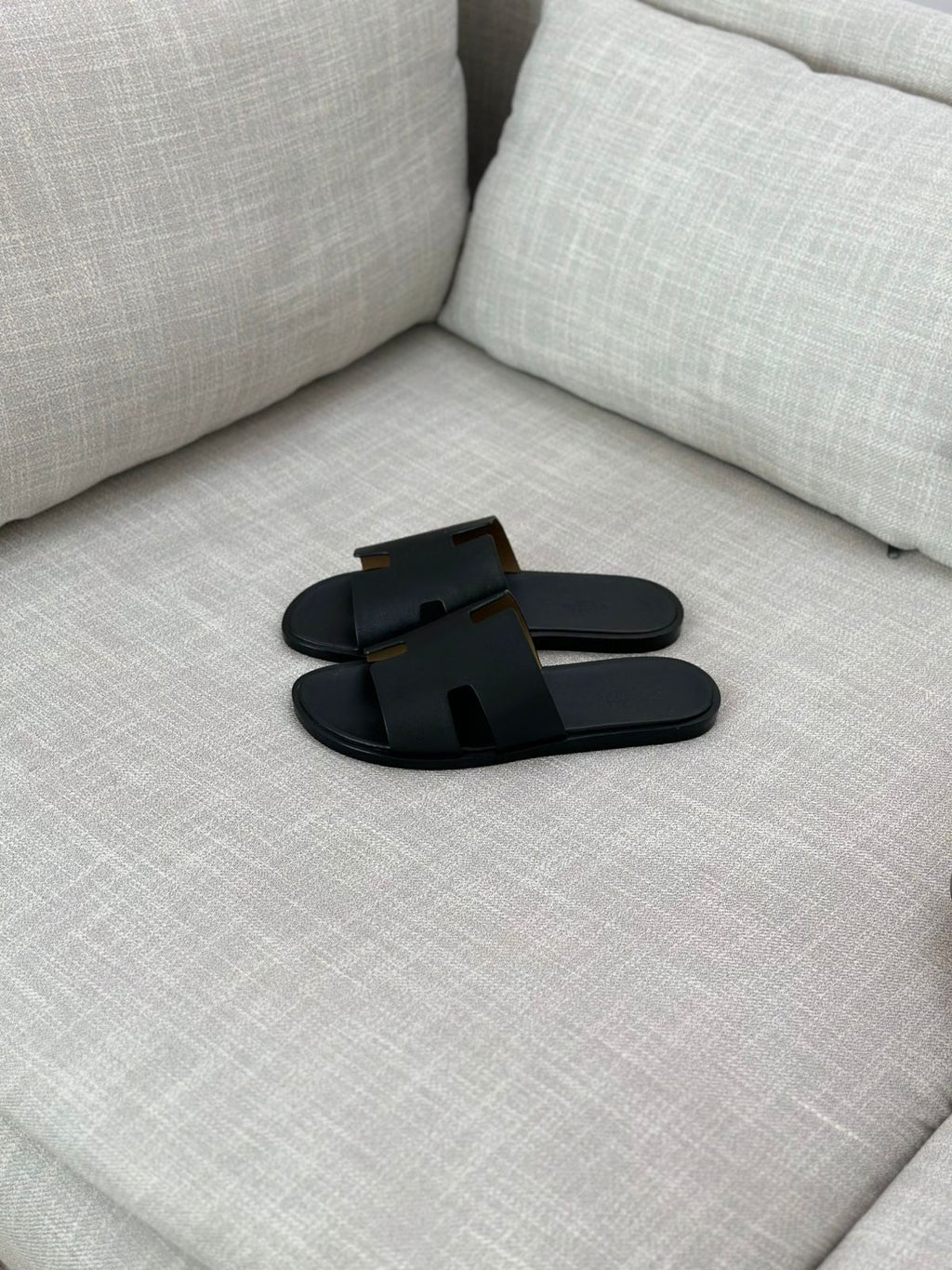 Hermès Izmir Sandal (Noir / Black)