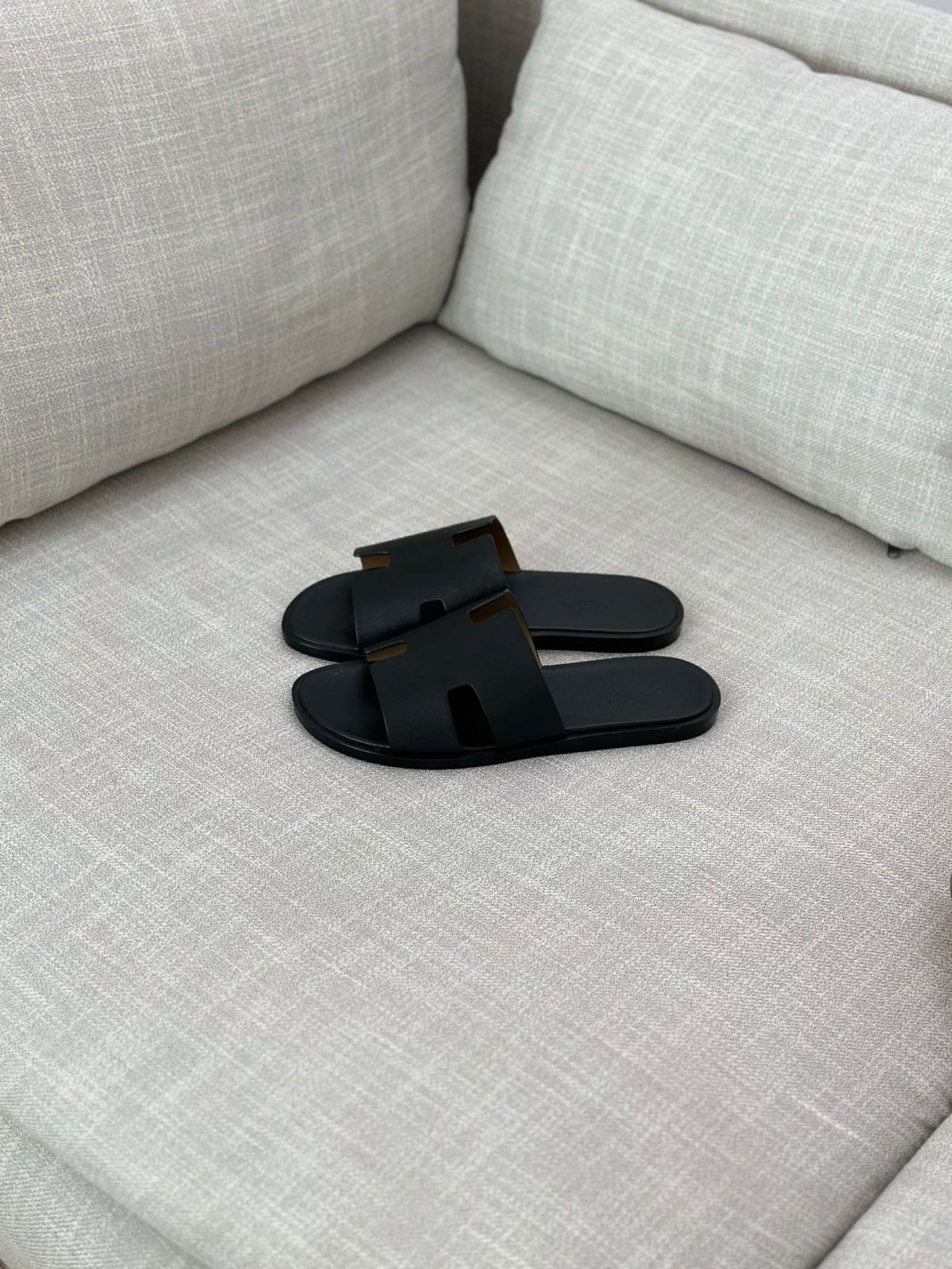 Hermès Izmir Sandal (Noir / Black)
