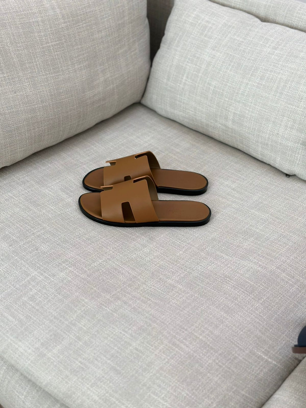 Hermès Izmir Sandal (Gold / Tan)
