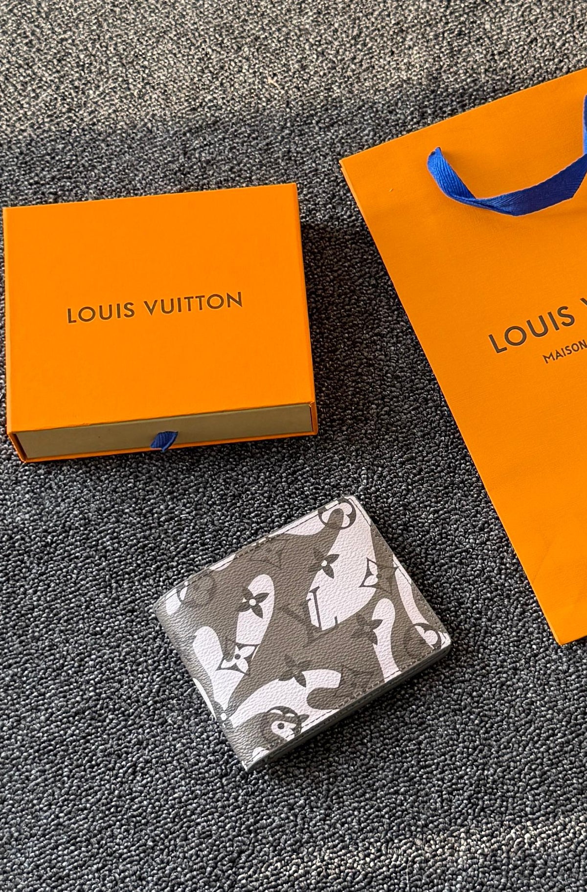 Louis Vuitton Multiple Wallet Monogram Eclipse Reverse Waves (Grey/White)