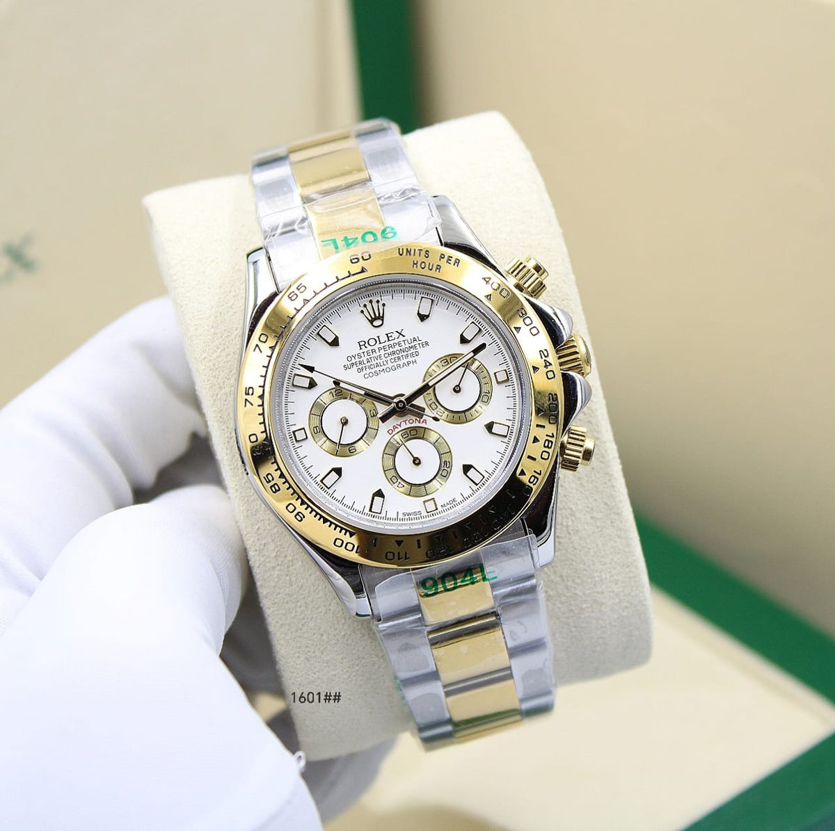 Rolex Cosmograph Daytona (White Dial with Gold Subdial Rings, Two-Tone Oystersteel and 18kt Yellow Gold)